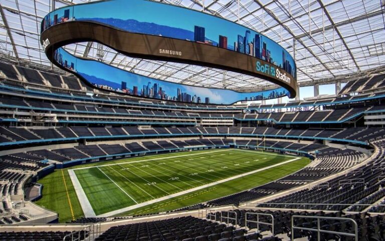 邓利维,施羅德得力,助手展现非,香港赛马,赛程安排,赛果分析,马匹资料,比赛动态